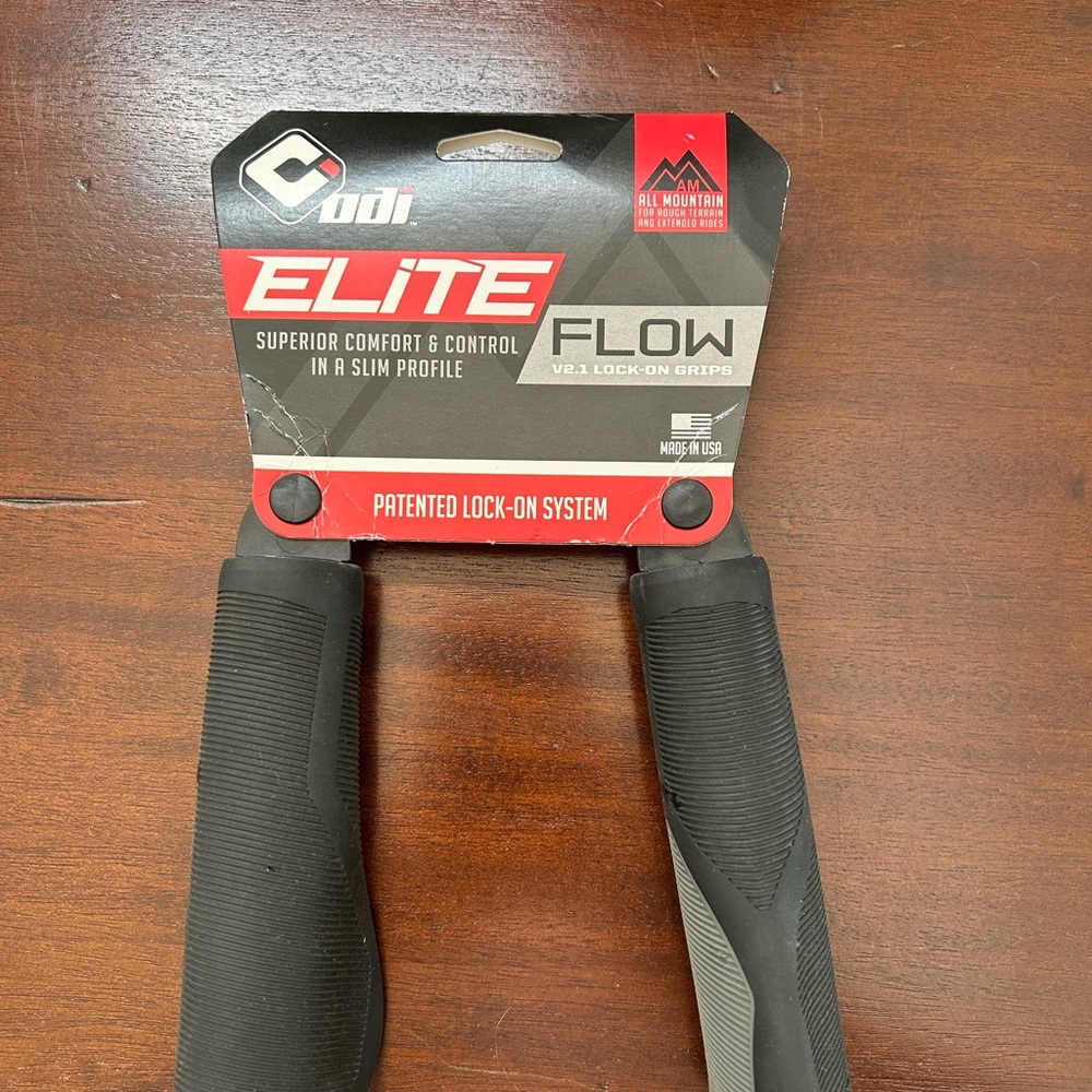 NEW ODI Unisex Flow Lock-On Grips